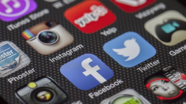 5 AMAZING APPS TO USE SOCIAL MEDIA ON DIGITAL SIGNAGE